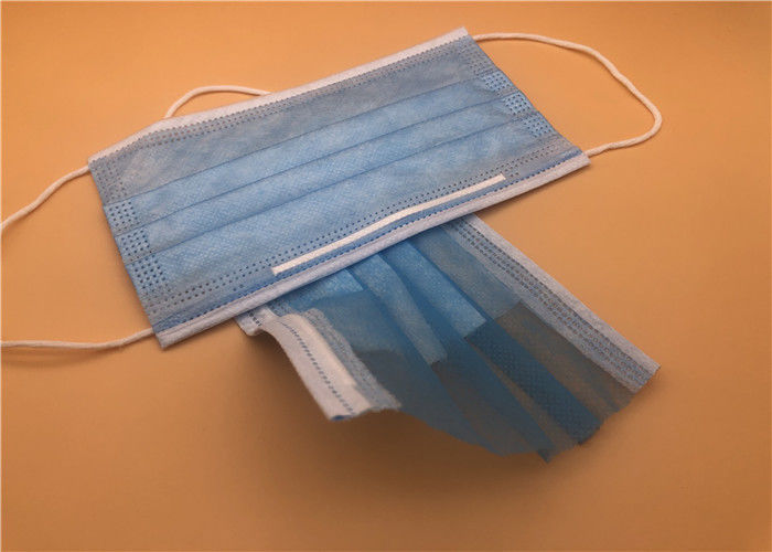 Mascarilla azul del aislamiento del color 3 capas con el enlace hecho girar soplado derretimiento no tejido